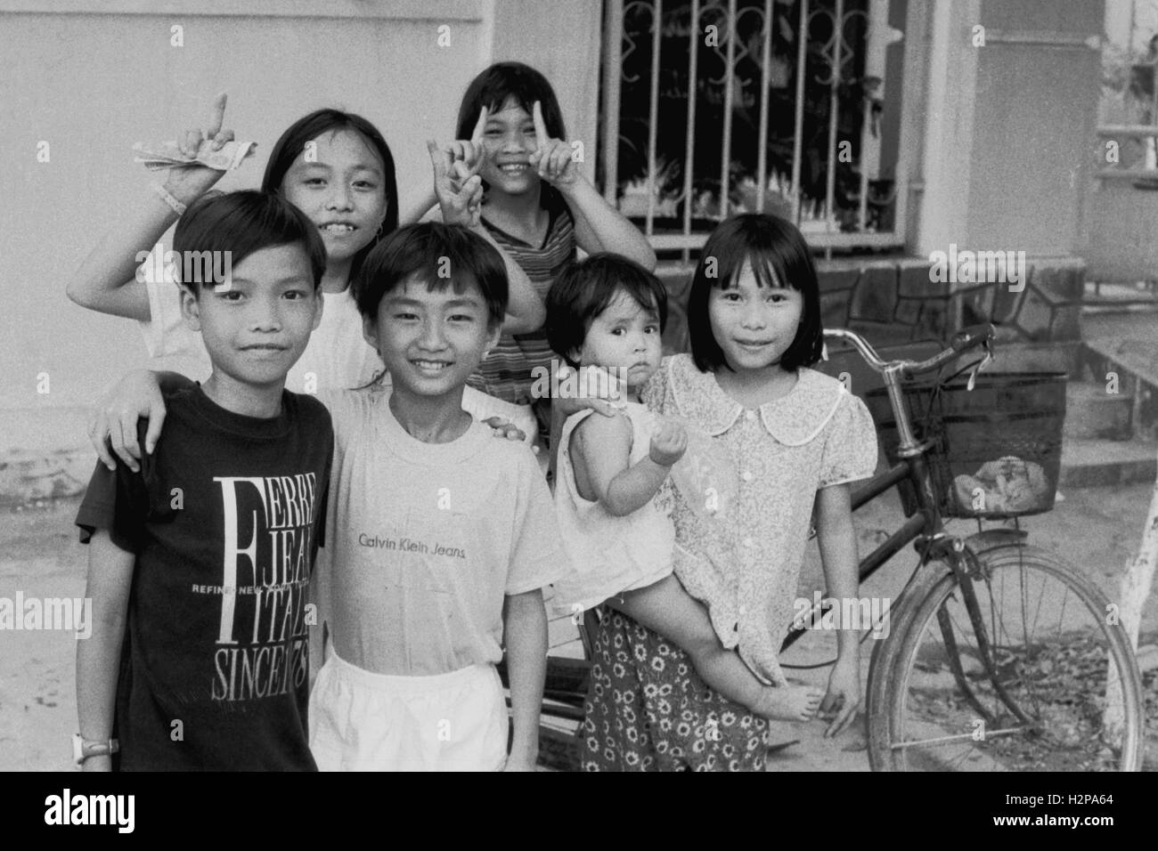 Kinder in Hanoi auf Brian Mcguire Stockfoto