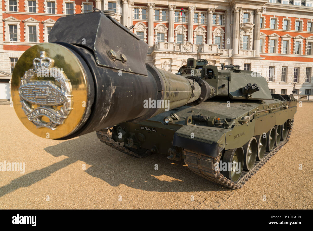 Eine britische Challenger 2 Tank vor der Admiralität Erweiterung, Horse Guards Parade, London, am Donnerstag, 15. September 2016. Stockfoto