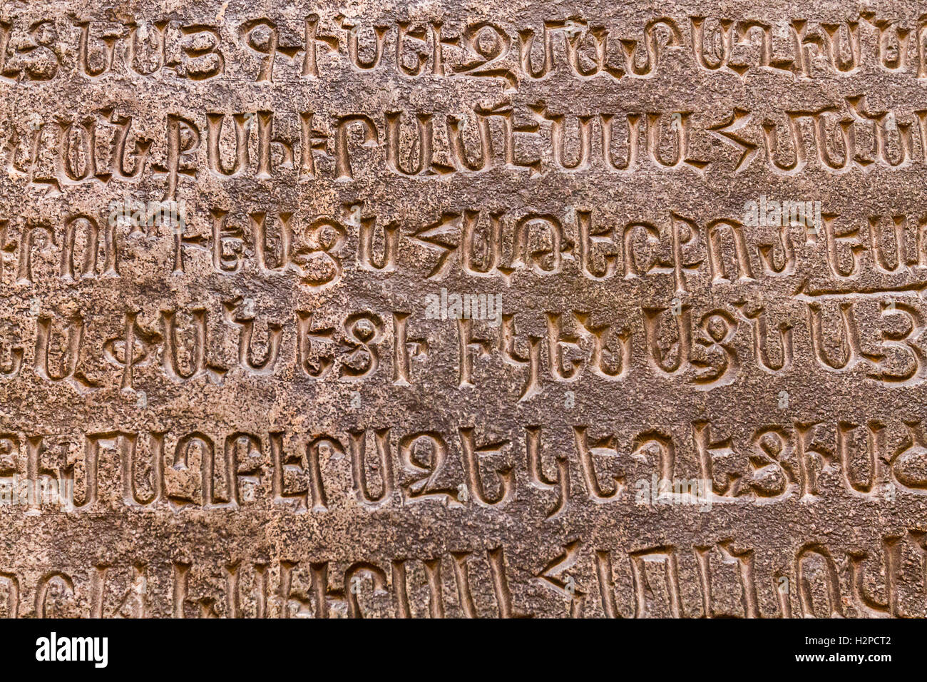 Armenische Inschriften im Matenadaran Museum in Yerevan, Armenien. Stockfoto