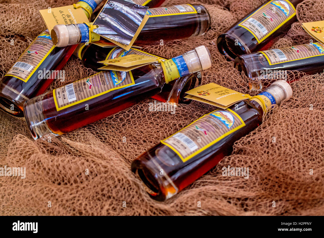 Italien Piemont Turin "Terra Madre - Salone del Gusto 2016 - Campania - Cetara - Colatura Sardellen Stockfoto