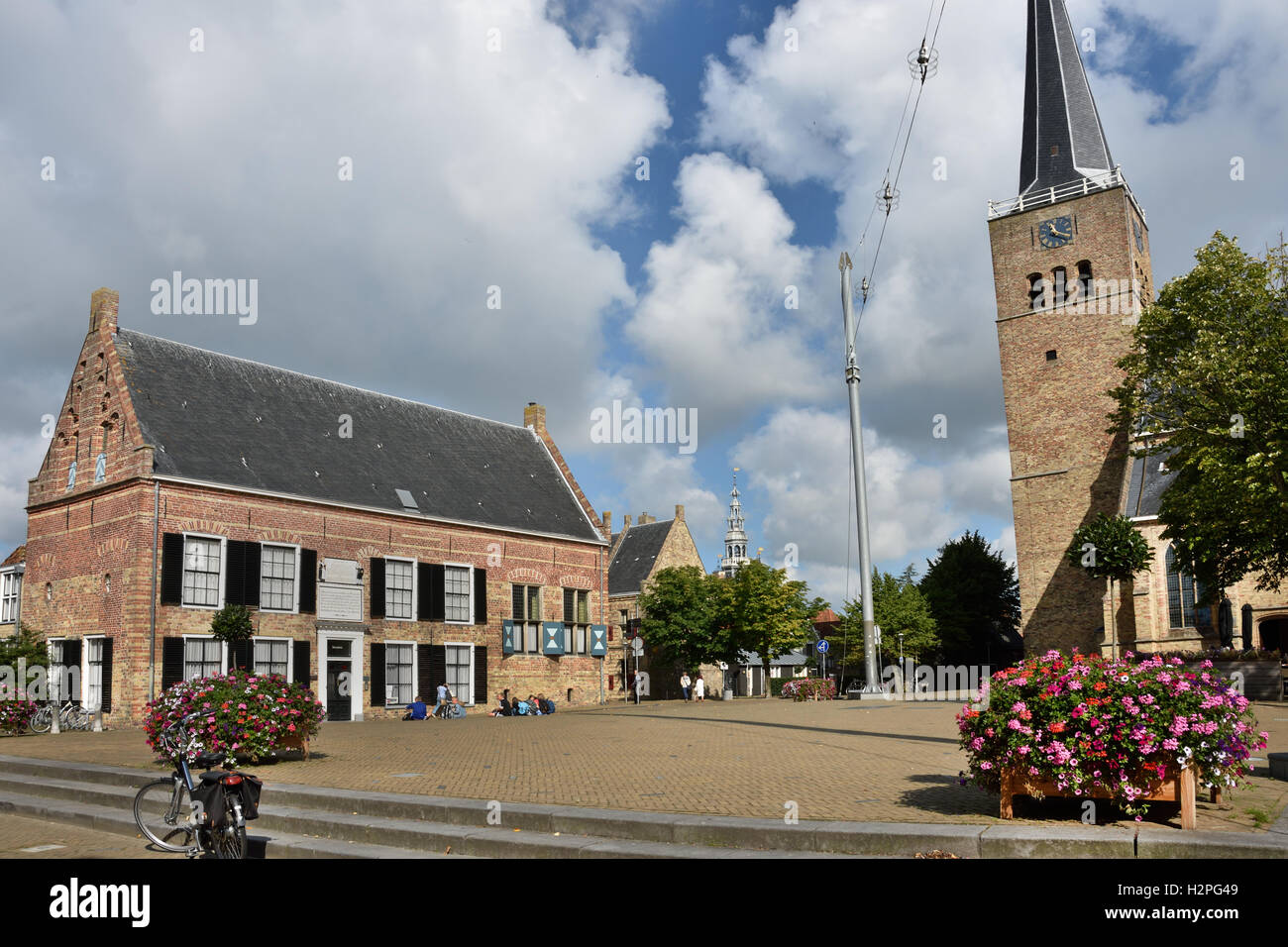Gebäude des ehemaligen Waisenhauses auf Breedeplaats Franeker Friesland Fryslan der Niederlande Sint Martinikerk (p.c.) (Saint Martins Stockfoto