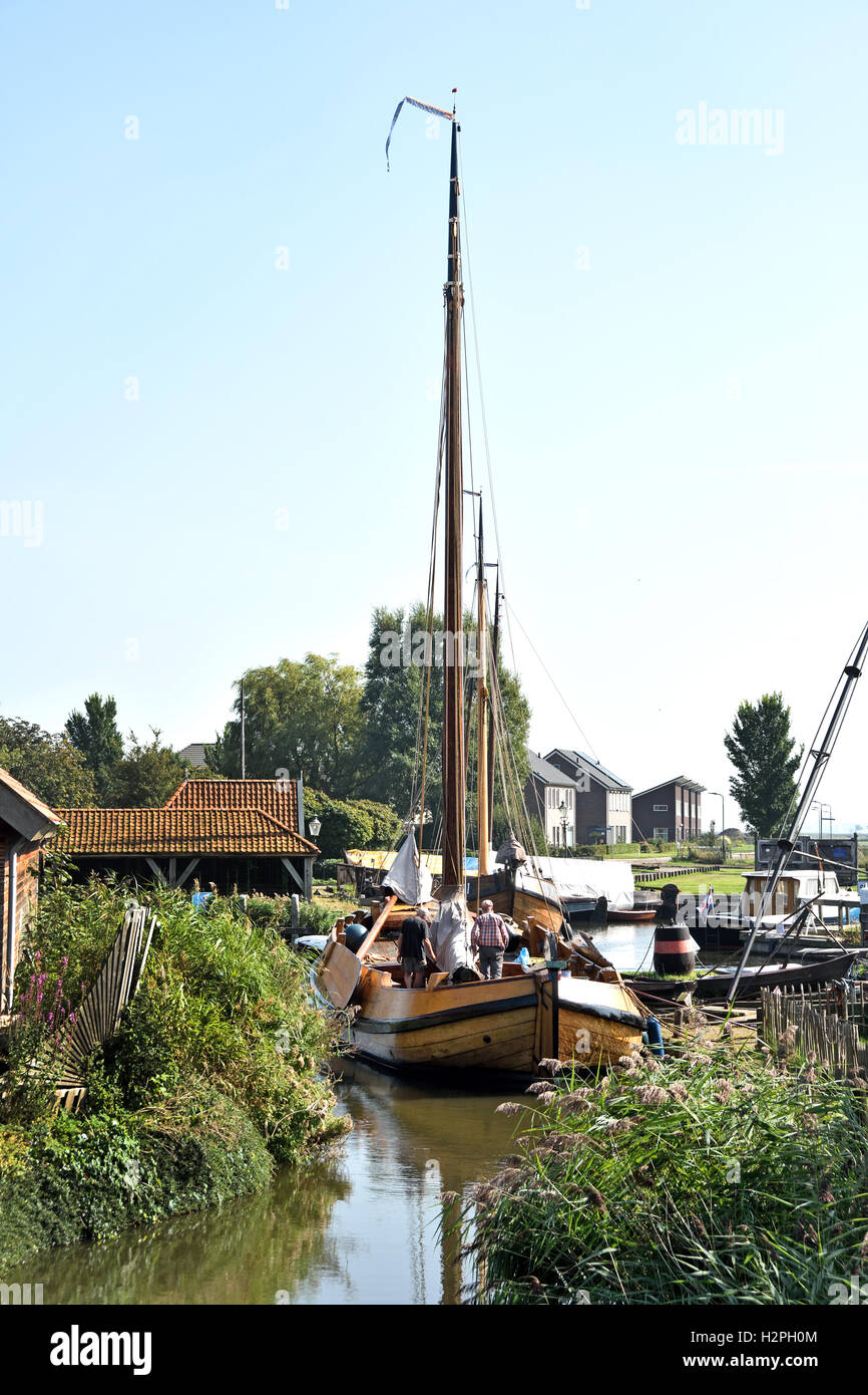 Alte historische Segelboot Workum 1374.  4000 Einwohner. -Friesland Niederlande Stockfoto