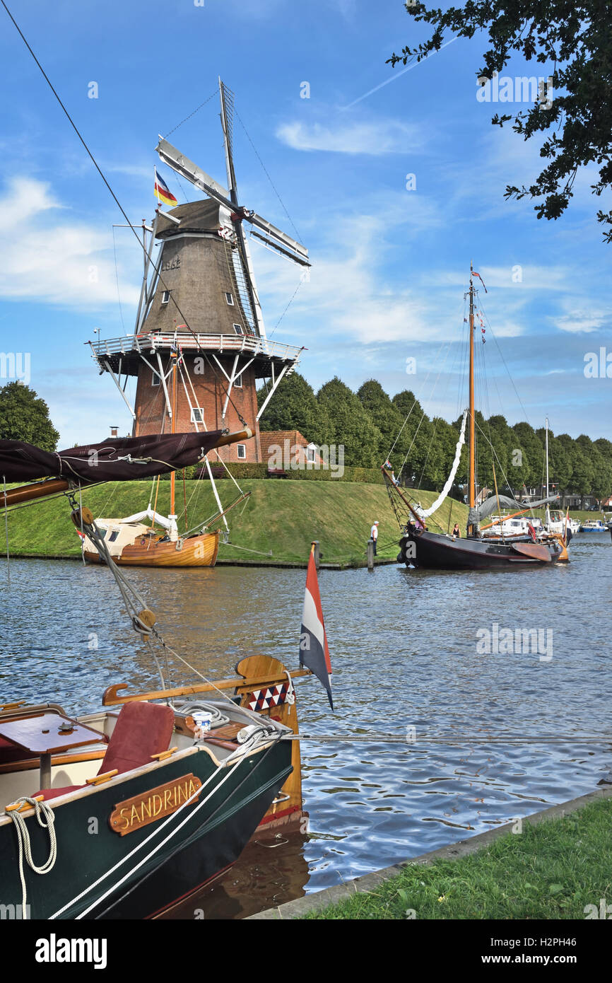 Dokkum Friesland.Fortifications sind gut erhalten und sind bekannt als die Bolwerken (Bollwerk) Wachturm – Windmühle der Hoffnung Stockfoto