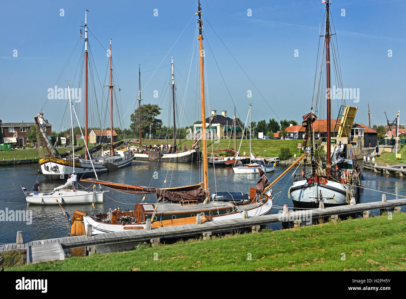 Alte historische Segelboot Workum 1374.  4000 Einwohner. -Friesland Niederlande Stockfoto