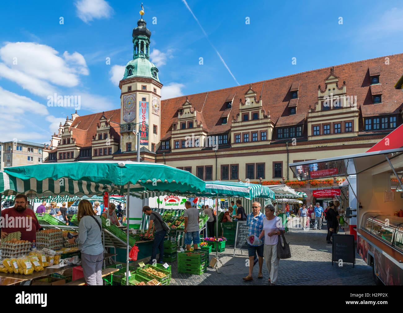 Markt in den Markt (Marktplatz) mit Blick auf Altes Rathaus (Rathaus), Leipzig, Sachsen, Deutschland Stockfoto