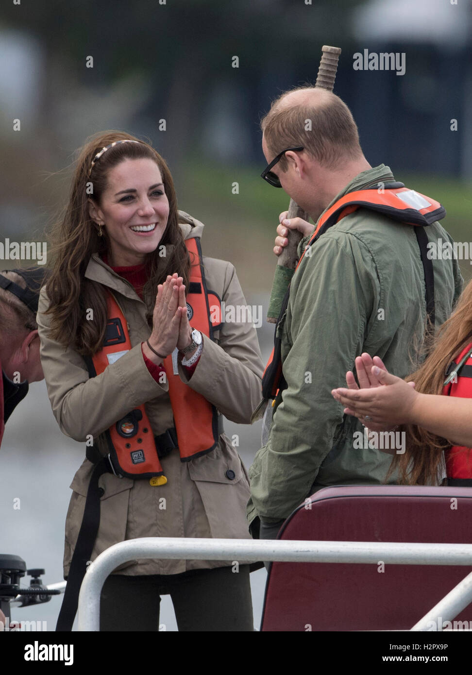 Der Herzog und die Herzogin von Cambridge gehen auf eine Angeltour auf dem Highlander Ranger Boot nach Skidegate Youth Centre auf der Insel Haida Gwaii während der königlichen Tour durch Kanada zu besuchen. Stockfoto