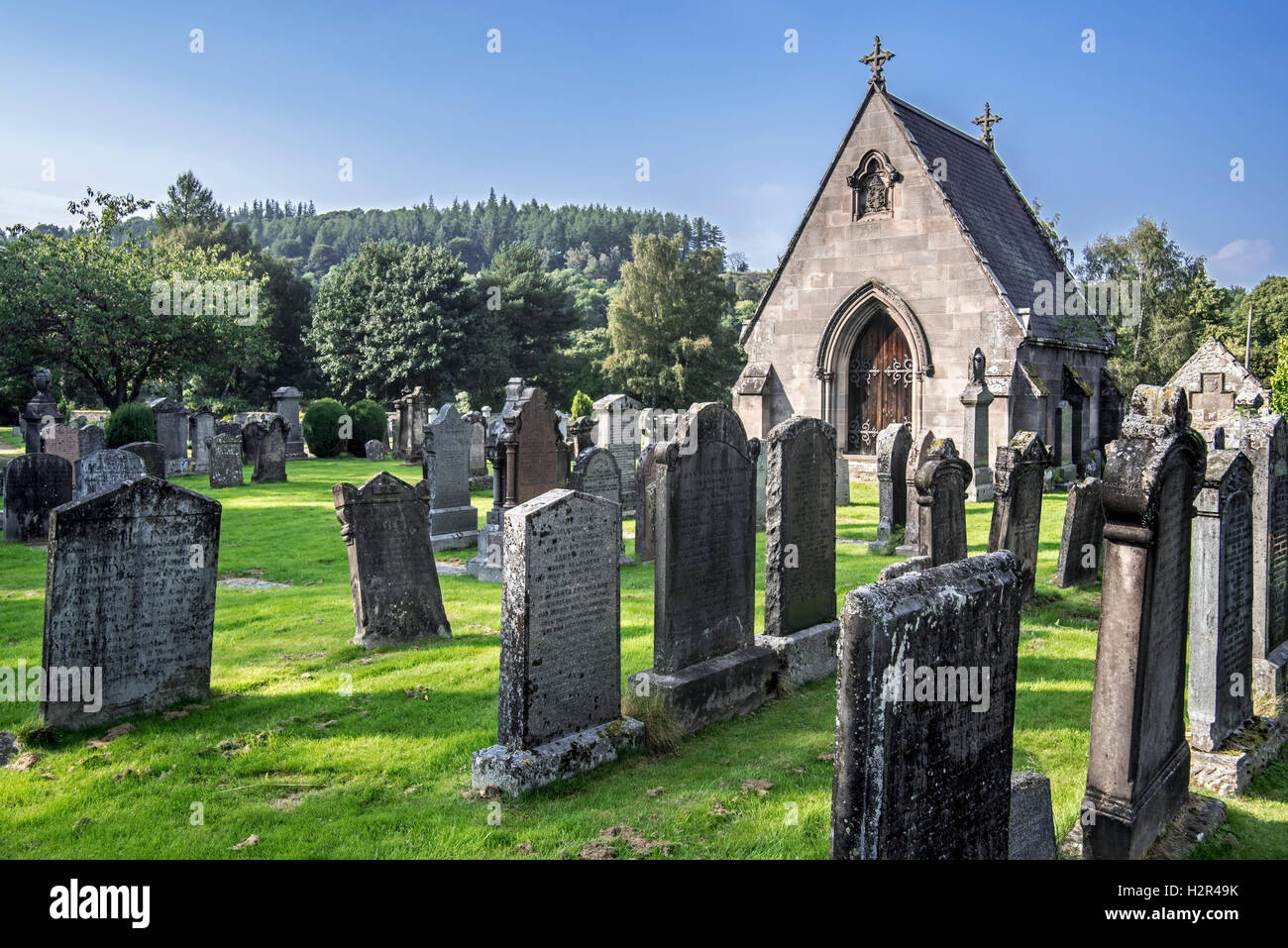 Alte Grabsteine auf dem alten Kirchhof Aberlour, Moray, Schottland Stockfoto