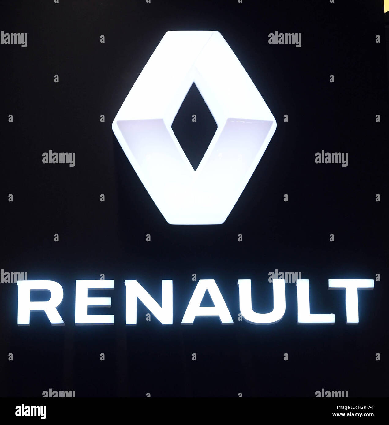 Paris, Frankreich. 30. September 2016. Ein Renault-Logo auf der Paris Motor Show (Mondial de l ' Automobile) in Paris, Frankreich, 30. September 2016 zu sehen. Foto: ULI DECK/Dpa/Alamy Live-Nachrichten Stockfoto