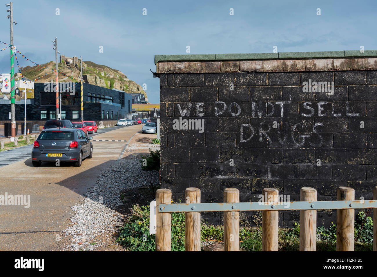 Hastings, Sussex, UK. 1. Oktober 2016. Angelboote/Fischerboote immer noch im Geschäft am Strand von Hastings an einem windigen Tag regnerisch. 1. Oktober 2016. Bildnachweis: Guy Bell/Alamy Live-Nachrichten Stockfoto