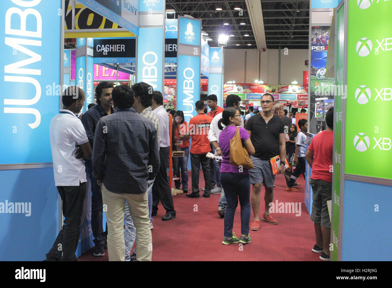 Dubai World Trade Centre, Dubai Vereinigte Arabische Emirate. 1. Oktober 2016. GITEX Shopper Herbst findet vom 1 bis 8 Oktober 2016 statt. MySky.ae, rüstet sich für das beste jemals auf GITEX Shopper mit unschlagbaren Angeboten und einfach tolle Preise zu zeigen. Gestartet von Sky Telecom Group, ist MySky.ae der VAE am schnellsten wachsende e-Commerce-Website, bietet Einkaufsmöglichkeiten, soziale Netzwerke und Online-Überweisungen alles auf einer Plattform, so dass es das ultimative shopping-Destination. Bildnachweis: Robert Oswald Alfiler/Alamy Live-Nachrichten Stockfoto