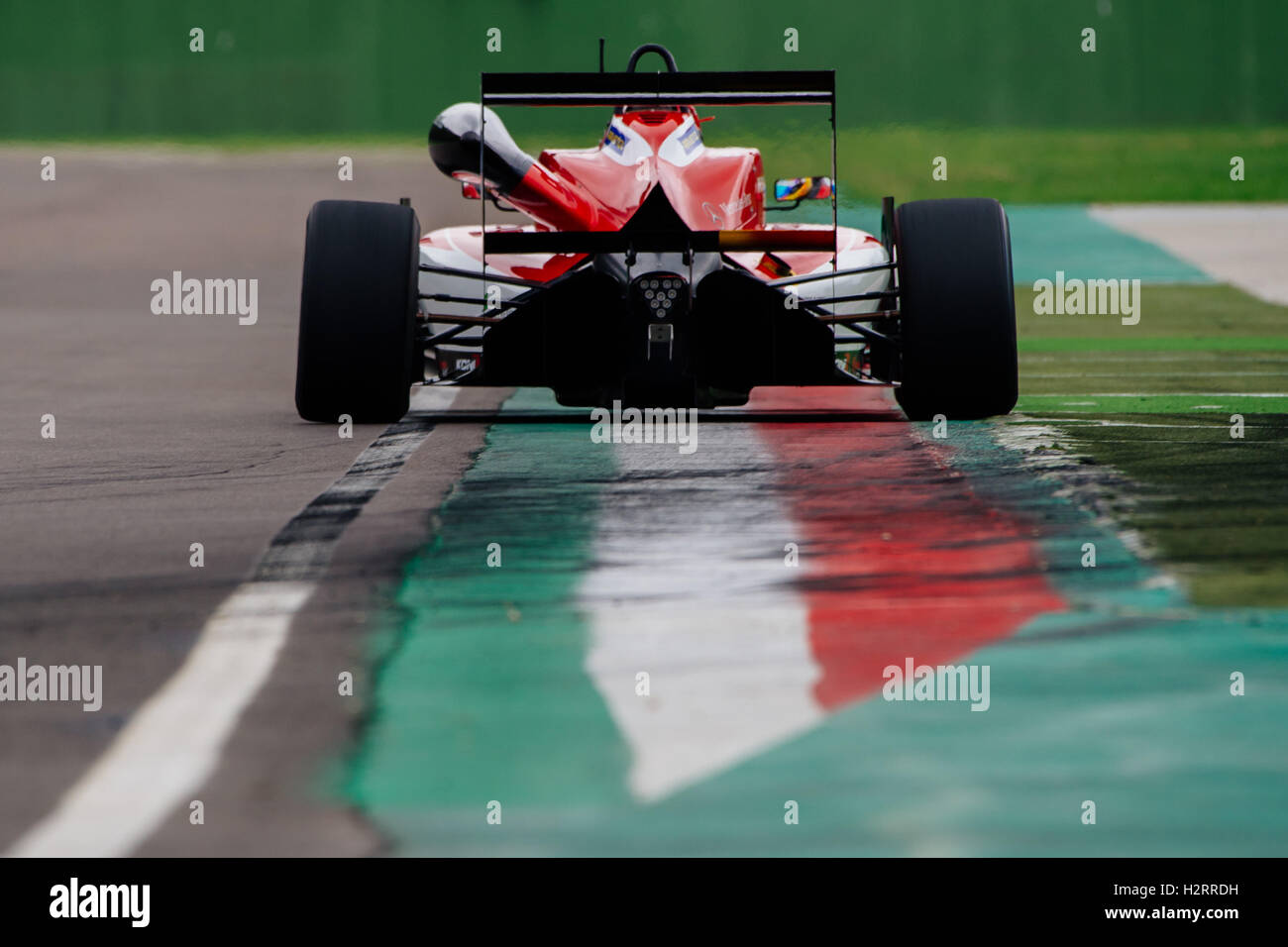 Imola, Italien. 2. Oktober 2016. Prema Powerteams Fahrer Lance Stroll der Kanada konkurriert in Rennen 2 der FIA Formel 3-Europameisterschaft in Imola, Italien am 2. Oktober 2016.  Bildnachweis: Jure Makovec/Alamy Live-Nachrichten Stockfoto