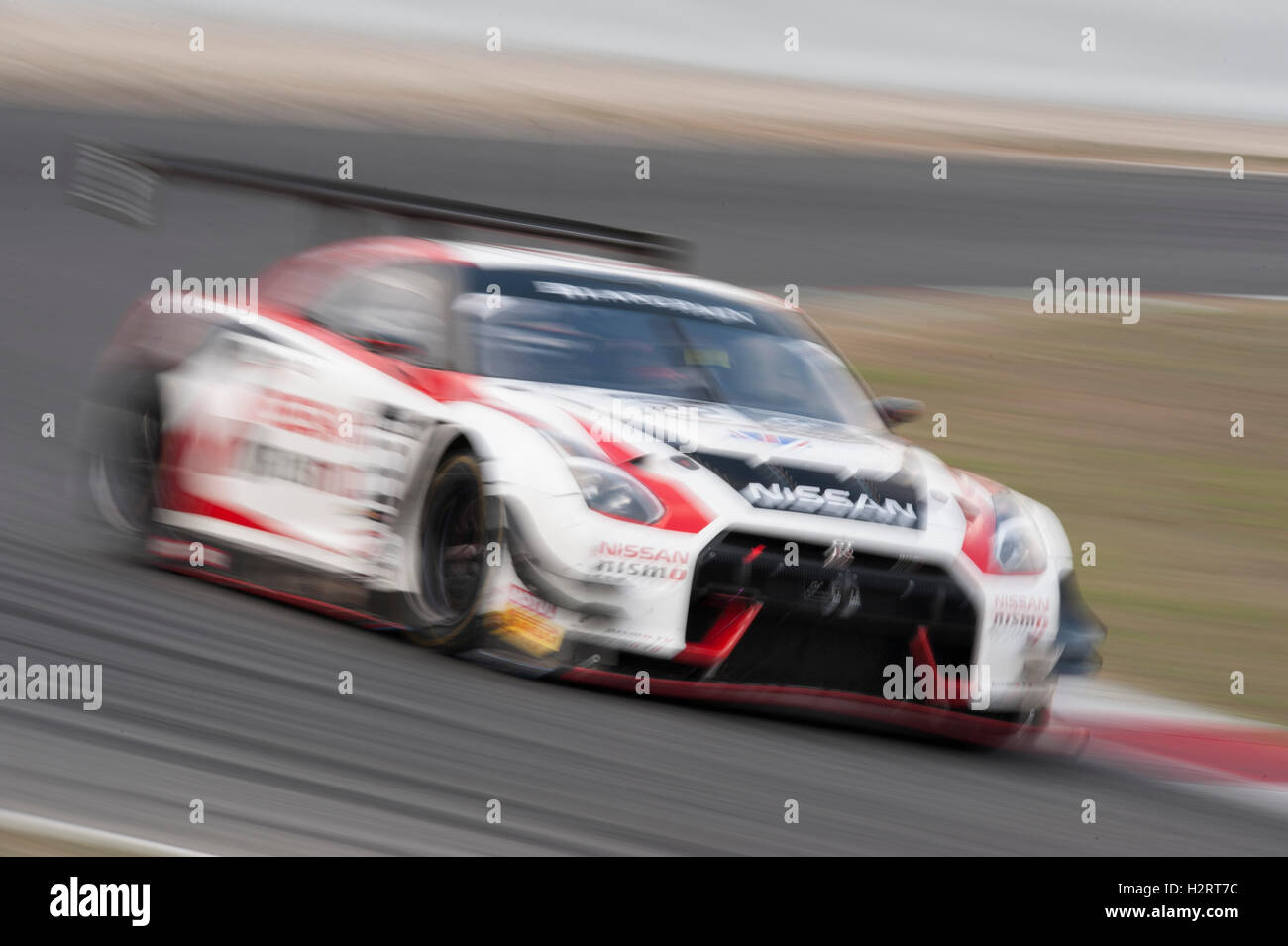 Barcelona, Spanien. 2. Oktober 2016. Der Nissan GT-R Nismo GT3 Blancpain GT Serie von Nissan GT Academy Team, Ricardo Sánchez und Sean Walkinshaw in Aktion während des Festival De La Velocidad de Barcelona auf dem Circuit Catalunya angetrieben. Bildnachweis: Pablo Guillen/Alamy Live-Nachrichten Stockfoto