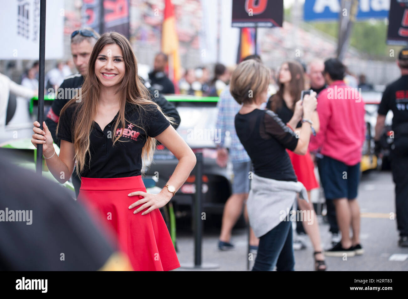 Barcelona, Spanien. 2. Oktober 2016. . Ein Fahrerlager-Mädchen in der Startaufstellung der Blancpain-GT-Serie, während das Festival De La Velocidad de Barcelona auf dem Circuit Catalunya. Bildnachweis: Pablo Guillen/Alamy Live-Nachrichten Stockfoto