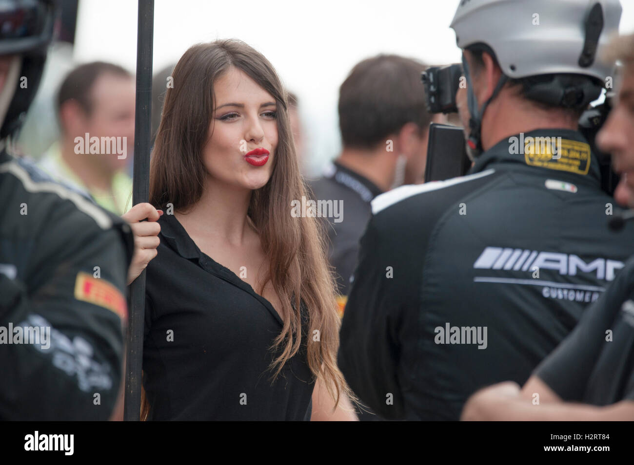 Barcelona, Spanien. 2. Oktober, 2016.A-Fahrerlager-Mädchen in der Startaufstellung der Blancpain-GT-Serie, während das Festival De La Velocidad de Barcelona auf dem Circuit Catalunya. Bildnachweis: Pablo Guillen/Alamy Live-Nachrichten Stockfoto