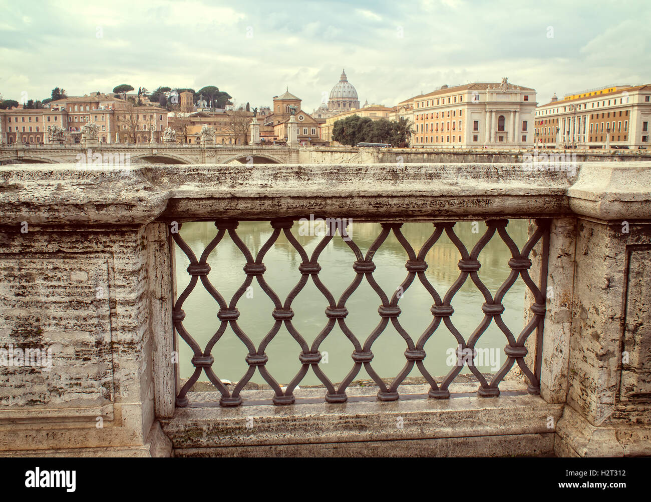 Blick auf Rom von Sant'Angelo Burg Brücke über den Tiber Stockfoto