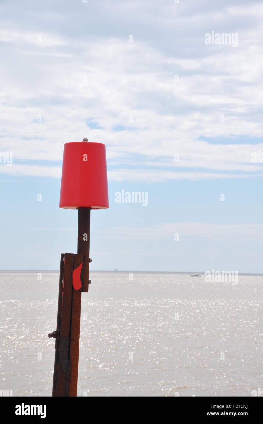 Rote Markierung groyne, Alte Felixstowe Stockfoto