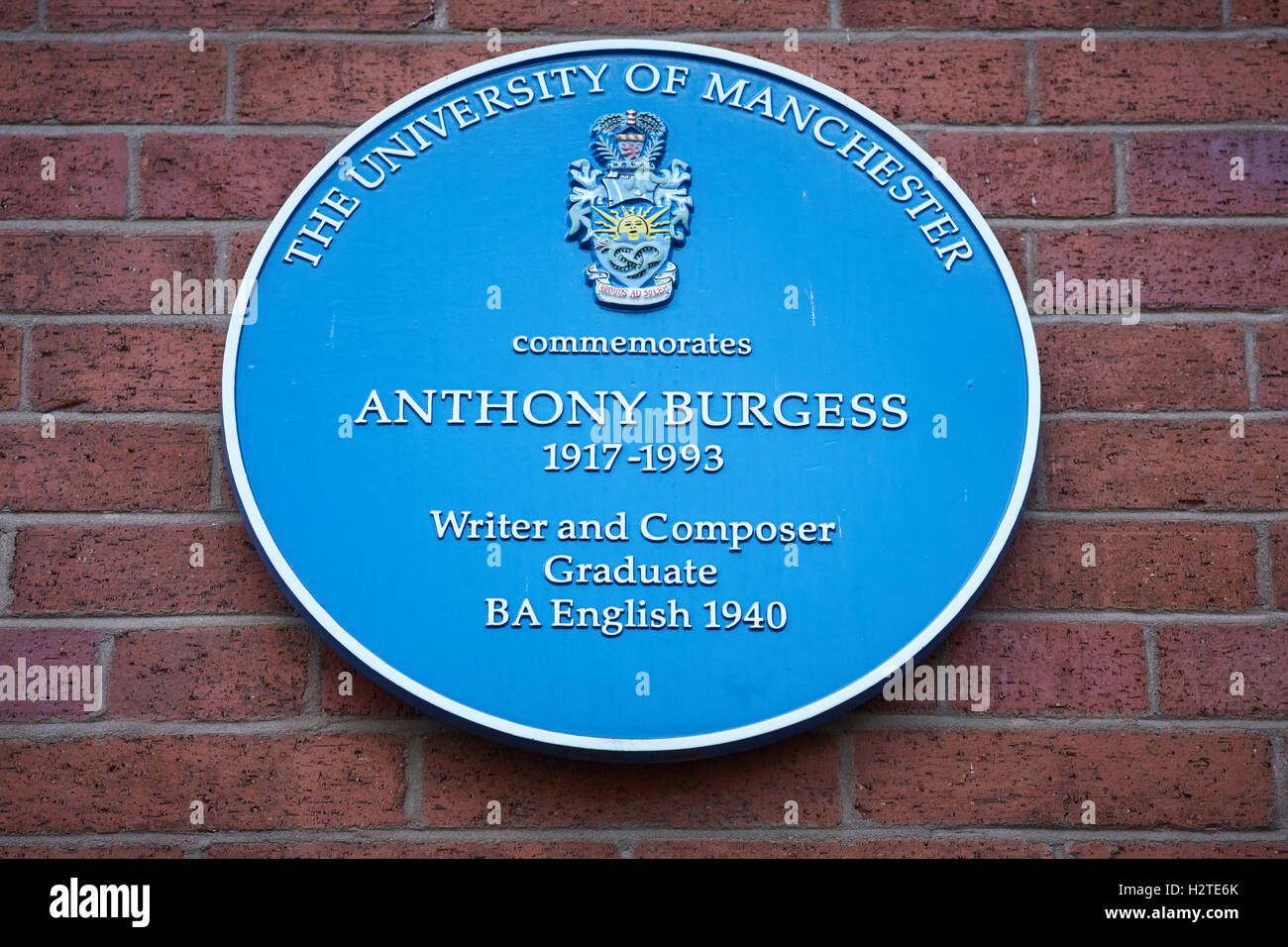 Anthony Burgess Plaque blau Manchester University Schriftsteller Komponist Mancunian erinnert an Gedenken graduate historischen Histo Stockfoto