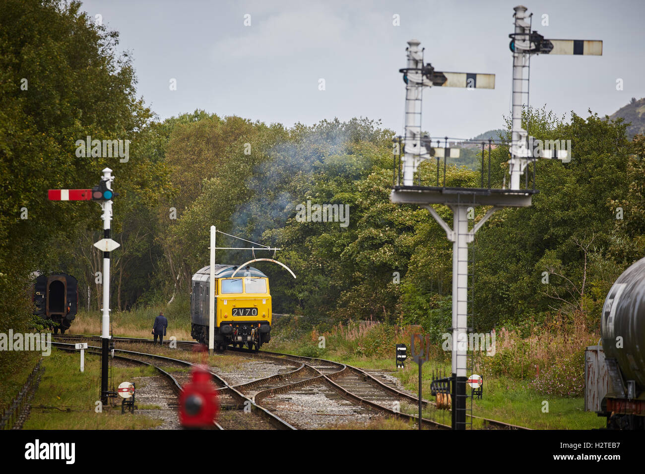 Trainspotter nehmen Foto Diesel Lok Klasse 35 Hymek bei Ramsbottom East Lancashire erhalten Linie Gala Tag Bahnsteig Stockfoto