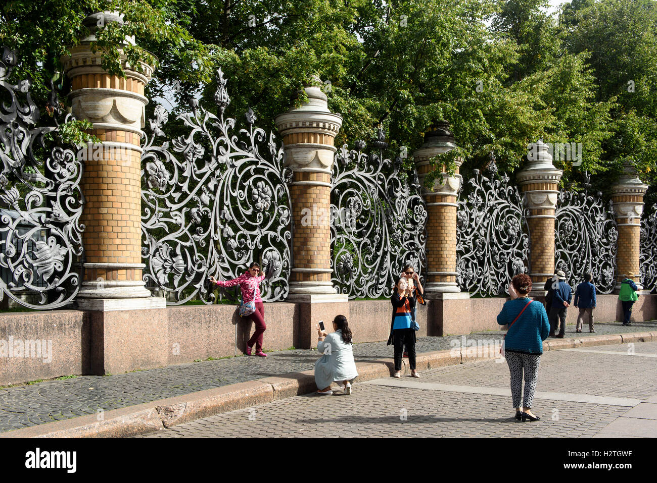 Jugendstil-Zaun von Michaels Garten, St. Petersburg, Russland, UNESCO-Welterbe Stockfoto