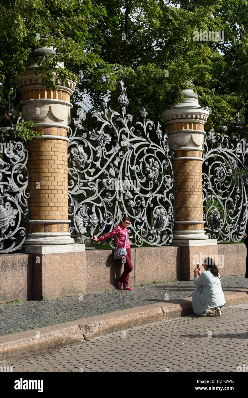 Jugendstil-Zaun von Michaels Garten, St. Petersburg, Russland, UNESCO-Welterbe Stockfoto