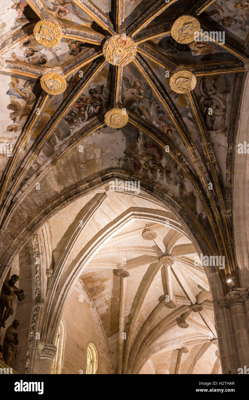 Detail der Gewölbe der Kathedrale unserer lieben Frau von Grace und Saint Julian von Cuenca, Spanien Stockfoto