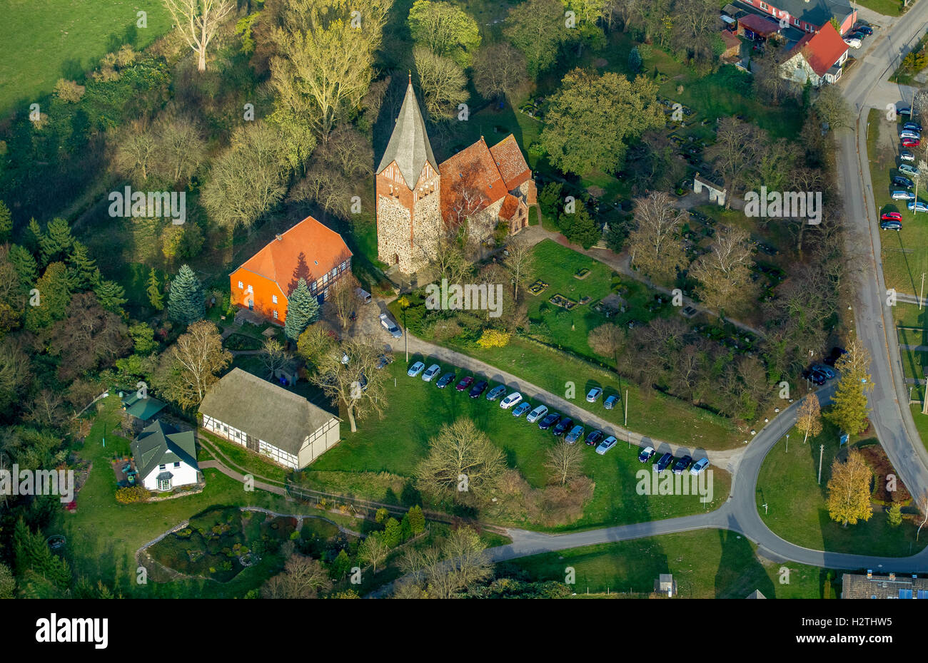 Luftbild, alte Backsteinkirche Zarnekow, Dargun, Müritz See Landschaft, Mecklenburg-West Pomerania, Deutschland, Europas Luftaufnahmen Stockfoto