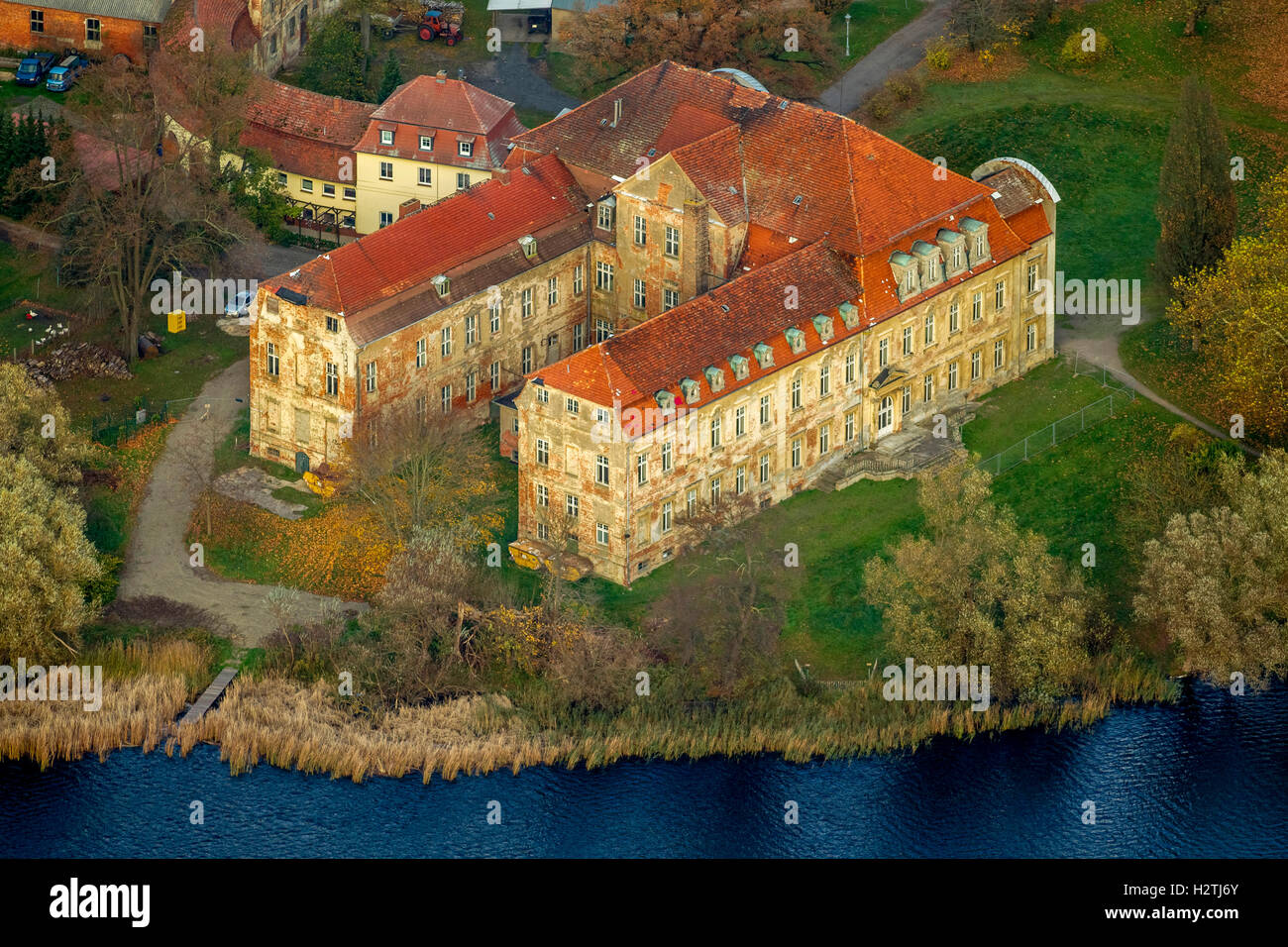 Luftaufnahme, Schloss Ivenack, Stavenhagen, Müritz See Landschaft, Mecklenburg-Vorpommern, Deutschland, Europa Luftaufnahme Vögel-Augen Stockfoto