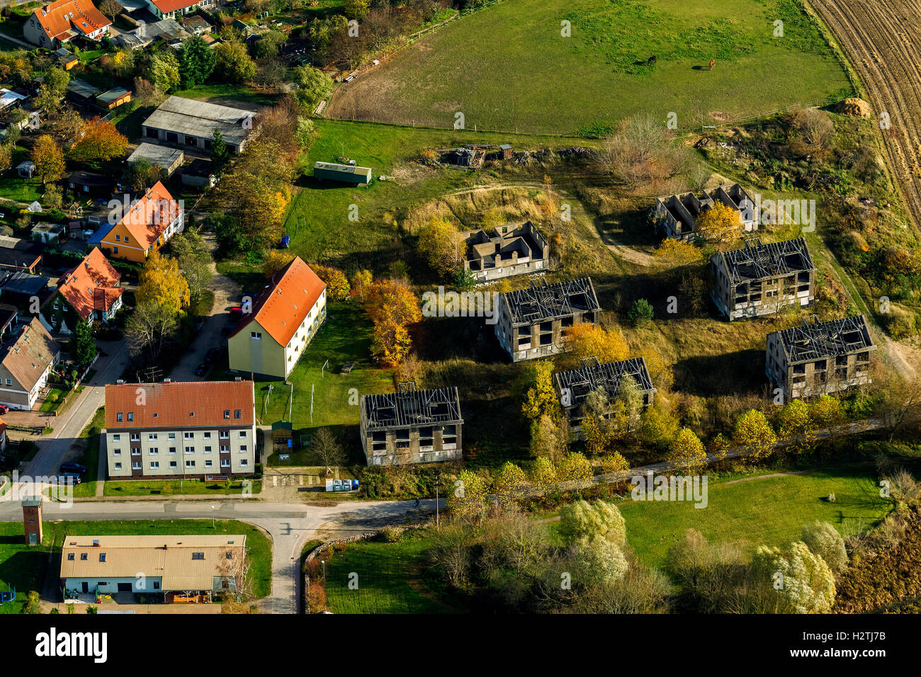 Luftaufnahme, Ruinen des Wohnblocks, Ankershagen, Müritz See Bezirk, Mecklenburg-Vorpommern, Deutschland, Europa Antenne Stockfoto