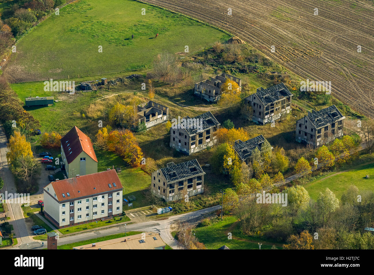 Luftaufnahme, Ruinen des Wohnblocks, Ankershagen, Müritz See Bezirk, Mecklenburg-Vorpommern, Deutschland, Europa Antenne Stockfoto