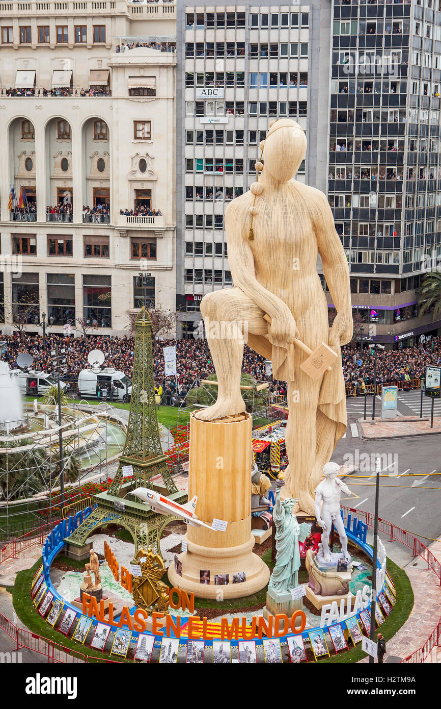 Falla der Plaza del Ayuntamiento, Fallas Festival, Valencia, Spanien Stockfoto