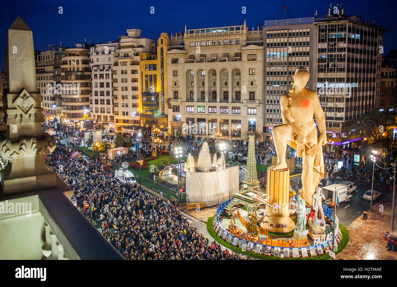 Falla der Plaza del Ayuntamiento, Fallas Festival, Valencia, Spanien Stockfoto