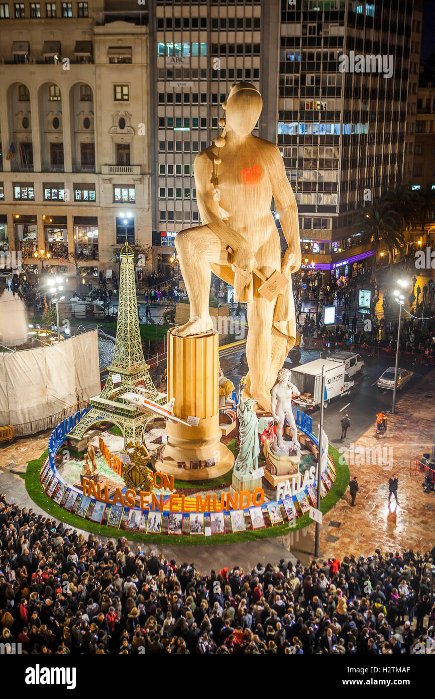 Falla der Plaza del Ayuntamiento, Fallas Festival, Valencia, Spanien Stockfoto