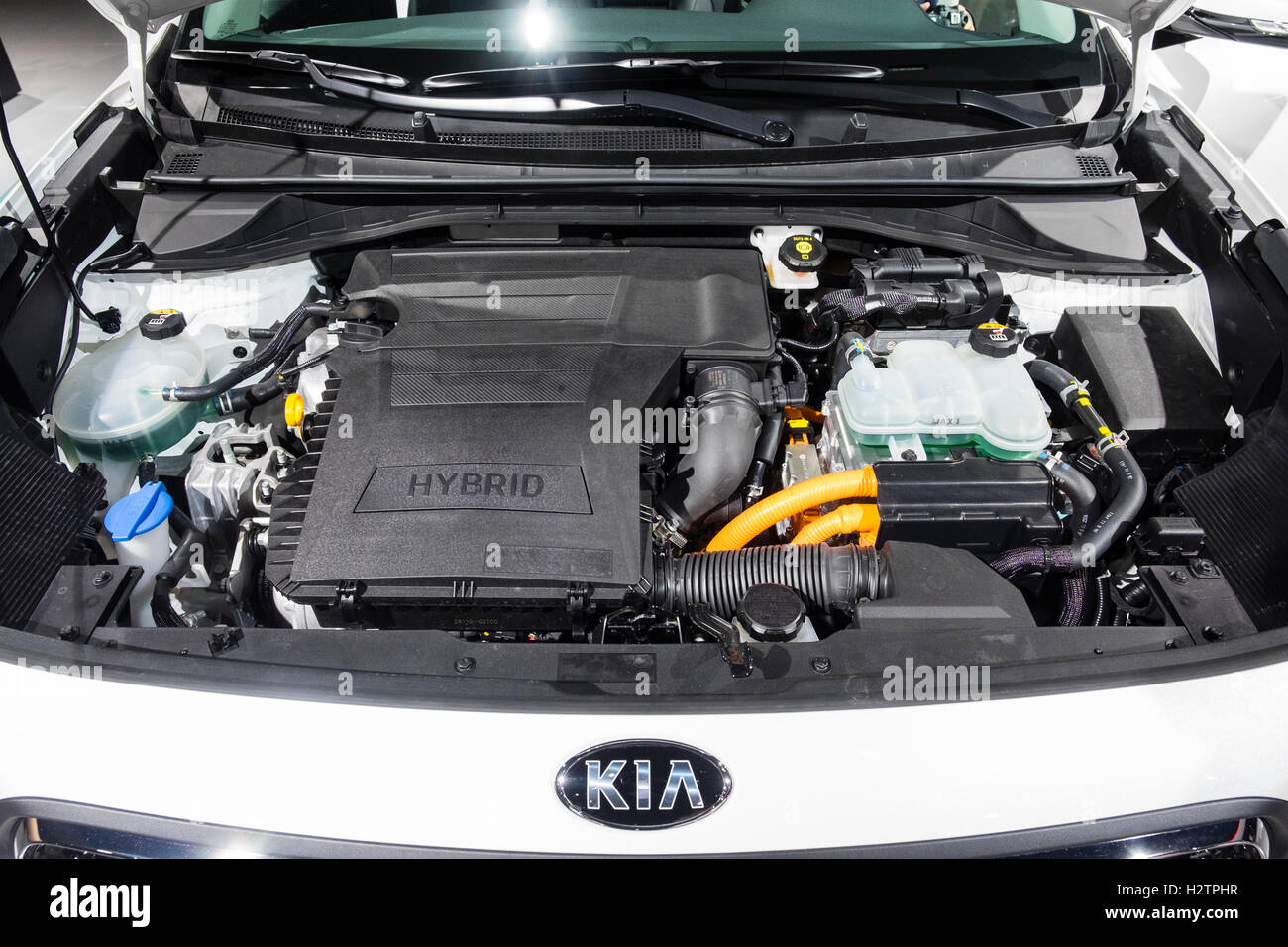 Detail der Kia-Niro-Hybrid-Motor auf der Paris Motor Show 2016 Stockfoto