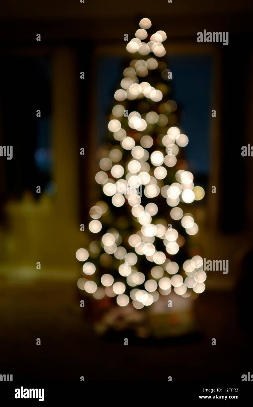 Detail der Weihnachtsbaum leuchtet defokussierten Fokus verschwommen Stockfoto