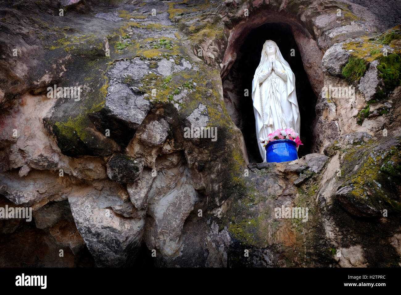 Detail der Statue Jungfrau Maria Religion Glauben beten Stockfoto