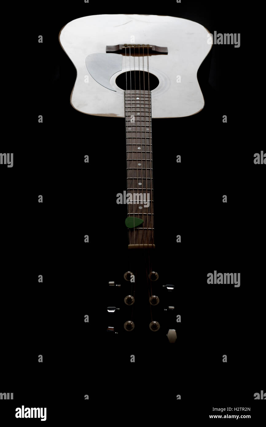 Nahaufnahme Detail von Gitarrensaiten für die Wiedergabe von Musik Instrument Talent klimpern Geklimper Stockfoto