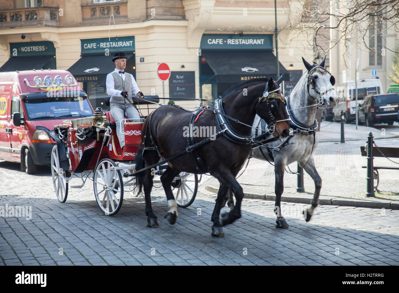 Touristischen Pferdekutsche in Prag Stockfoto