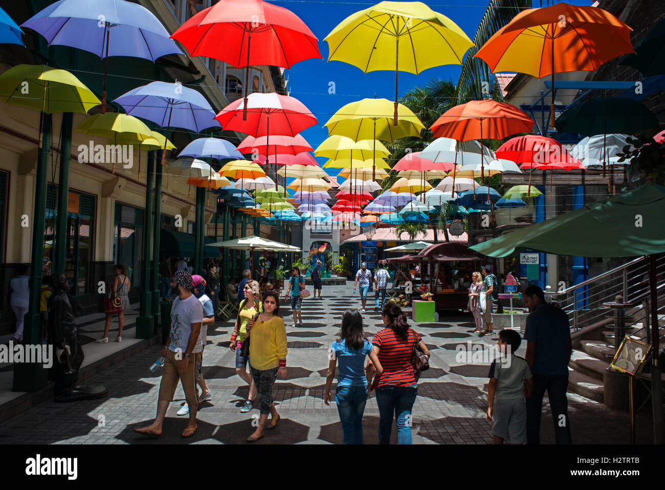 Caudan Waterfront Gegend mit bunten Regenschirm bedeckt, Port Louis,  Mauritius-Insel Stockfotografie - Alamy