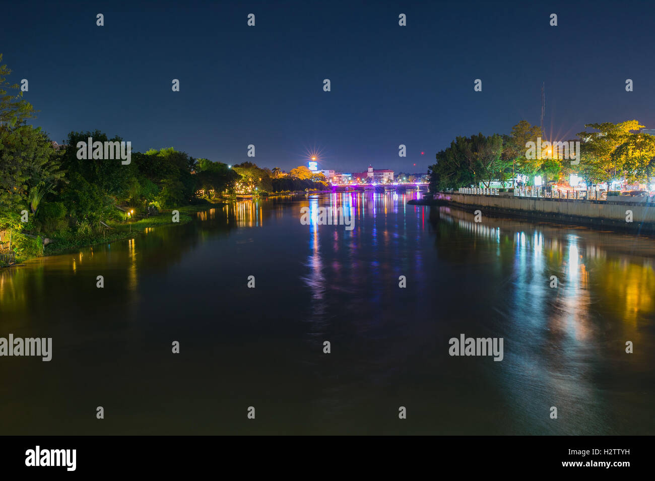 Nacht Blick Ping Fluss Chiang Mai, Chiang Mai, Thailand. Stockfoto