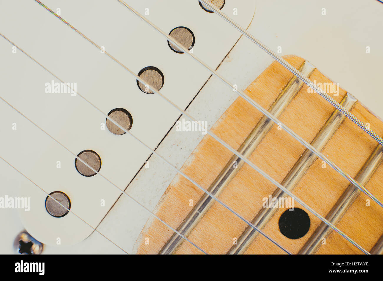 E-Gitarre abholen und Hals Teil ausführlich mit Lichteffekt, Ansicht von oben Stockfoto