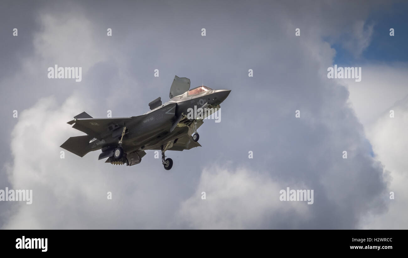 Farnborough, Großbritannien 6. Juli 2016: Lockheed Martin F35B joint Strike Fighter Flugzeuge im Flug am Farnborugh Stockfoto