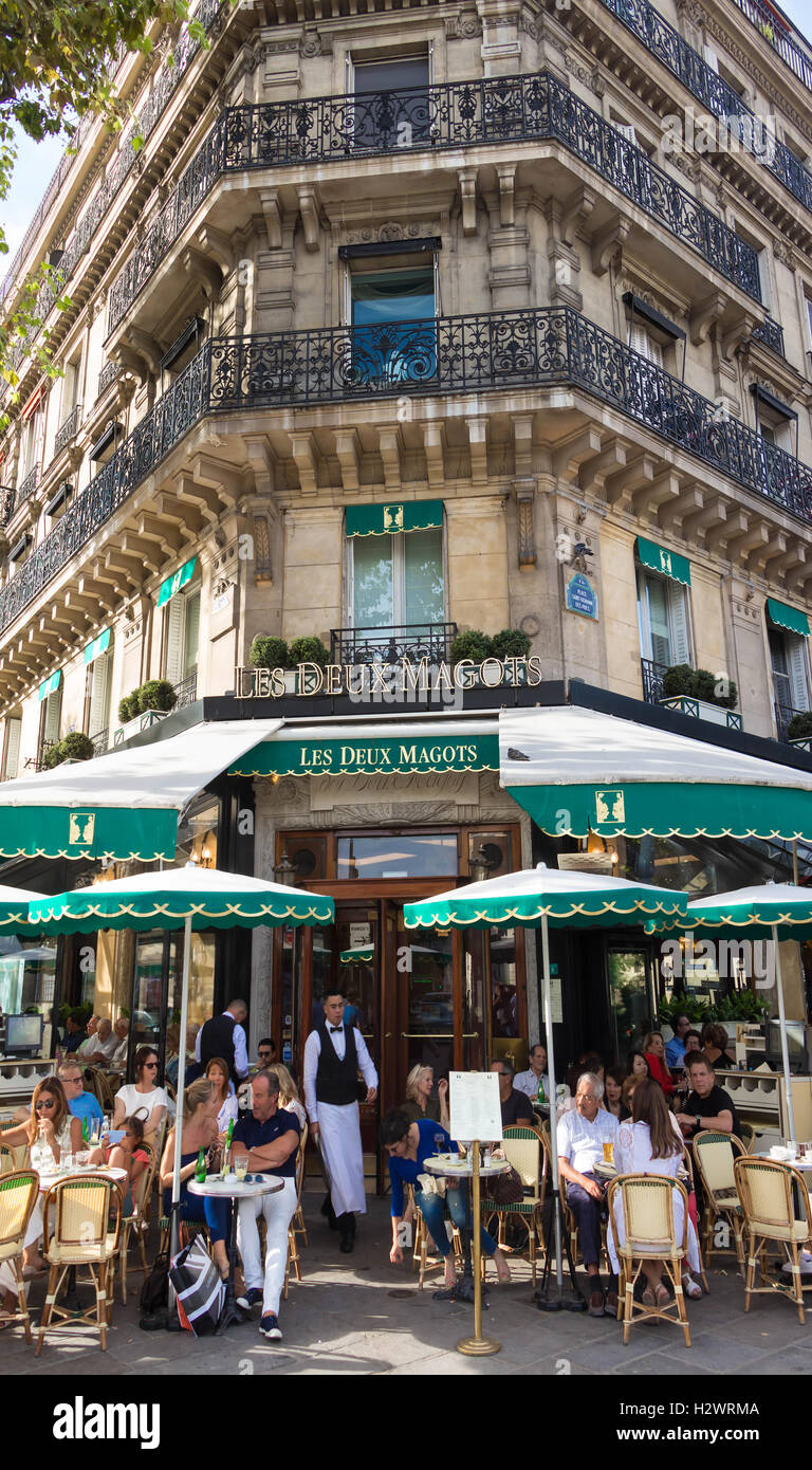 Paris, Frankreich-September 10, 2016: Das berühmte Café Les Deux Magots in Paris Saint Germain-des-Prés Viertel gelegen. Stockfoto