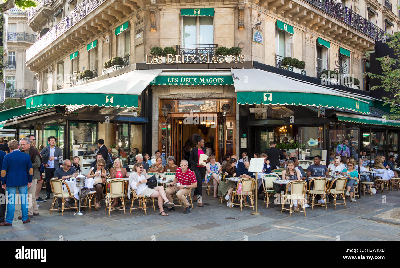 Paris, Frankreich-Juni 09, 2016: Das berühmte Café Les Deux Magots in Paris Saint Germain-des-Prés Viertel gelegen. Stockfoto