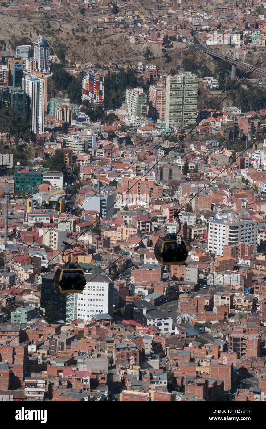 Blick über Zona Sur La Paz aus Mi Teleferico, die Seilbahn-System in Betrieb seit 2014 Stockfoto