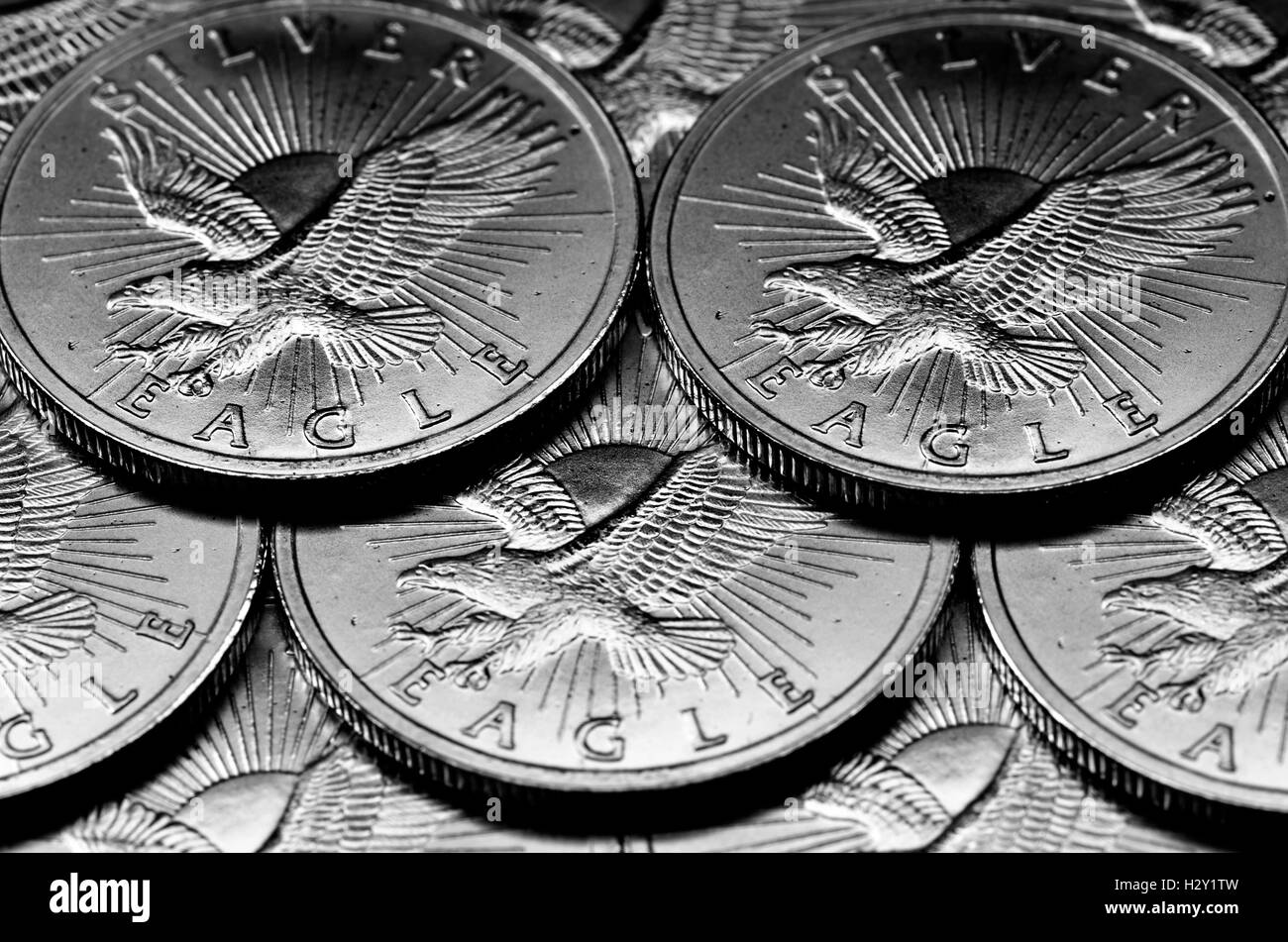 Münzen aus Silber amerikanisches Geld mit Wort Eagle Stockfoto