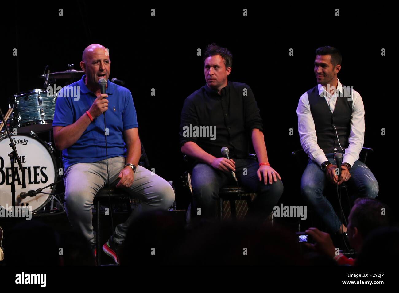 LFC-Legenden in Hollywood, moderiert von TV-Moderator Peter Mcdowell. Interviews und Q&A mit Luis Garcia, Robbie Fowler, Ian Rush und Garry Mc Allister.  Mitwirkende: Garry McAllister, Robbie Fowler, Luis Garcia Where: Los Angeles, California, Vereinigte Staaten von Amerika W Stockfoto
