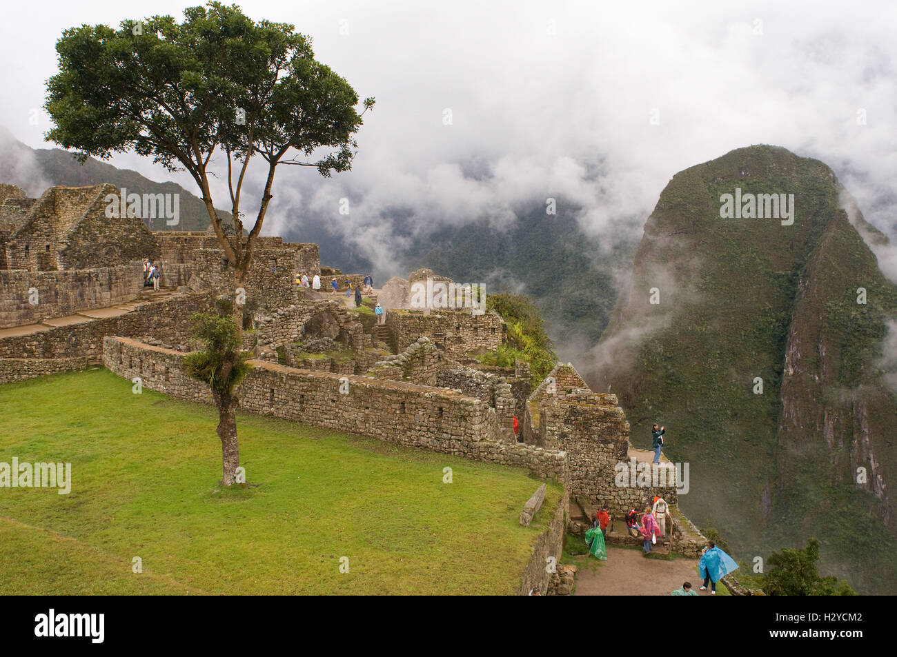 Im Inneren der archäologische Komplex von Machu Picchu. Machu Picchu ist eine Stadt, die hoch in den Anden in modernen Peru. Es Stockfoto