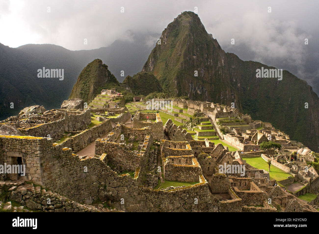 Im Inneren der archäologische Komplex von Machu Picchu. Machu Picchu ist eine Stadt, die hoch in den Anden in modernen Peru. Es Stockfoto