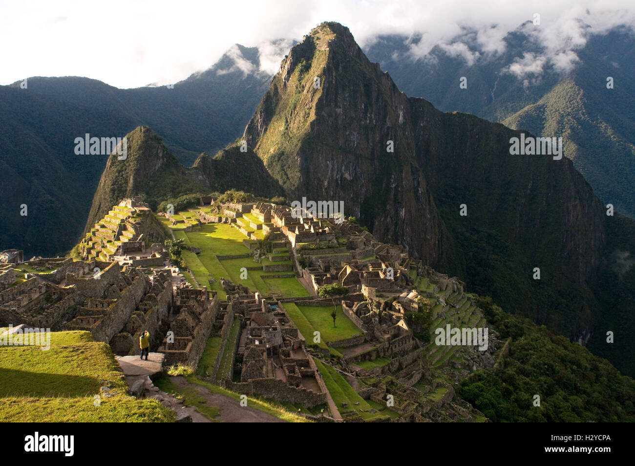 Blick auf Machu Picchu Landschaft. Machu Picchu ist eine Stadt, die hoch in den Anden in modernen Peru. Es liegt 43 Meilen Stockfoto