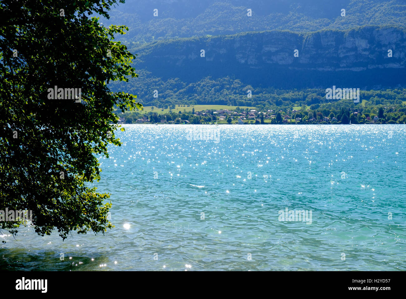 Lac d ' Annecy aus Süd-östlichen Ufer, Departement Haute-Savoie, Rhône-Alpes, Frankreich Stockfoto